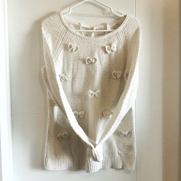 LC Lauren Conrad Sweaters - Lauren Conrad Runway sweater with bow detail